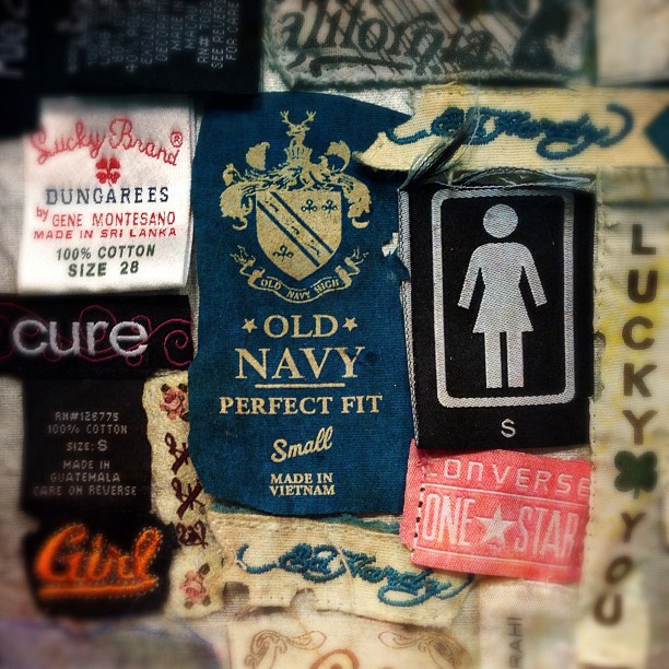 collage-of-clothing-tags_t20_n9mVp4